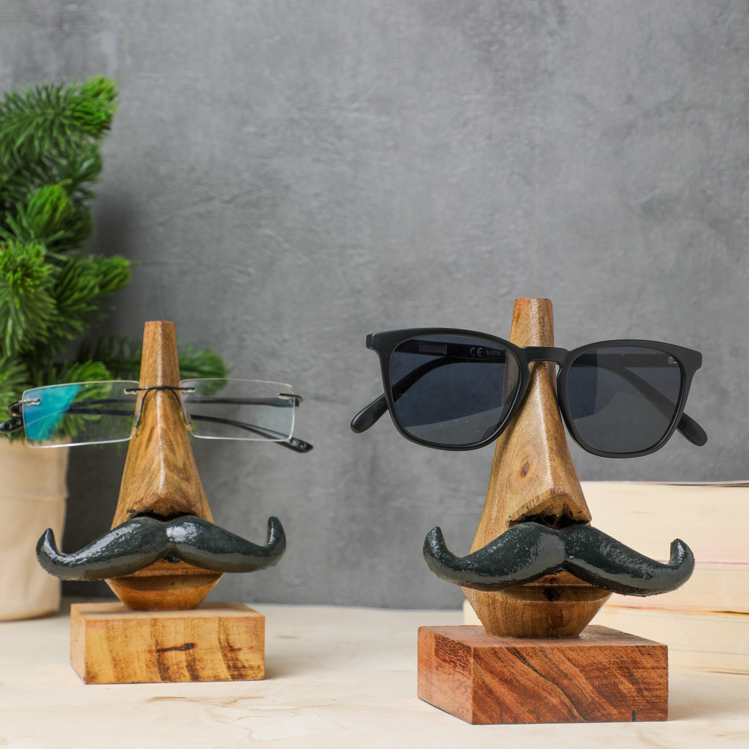 Eyeglass holder