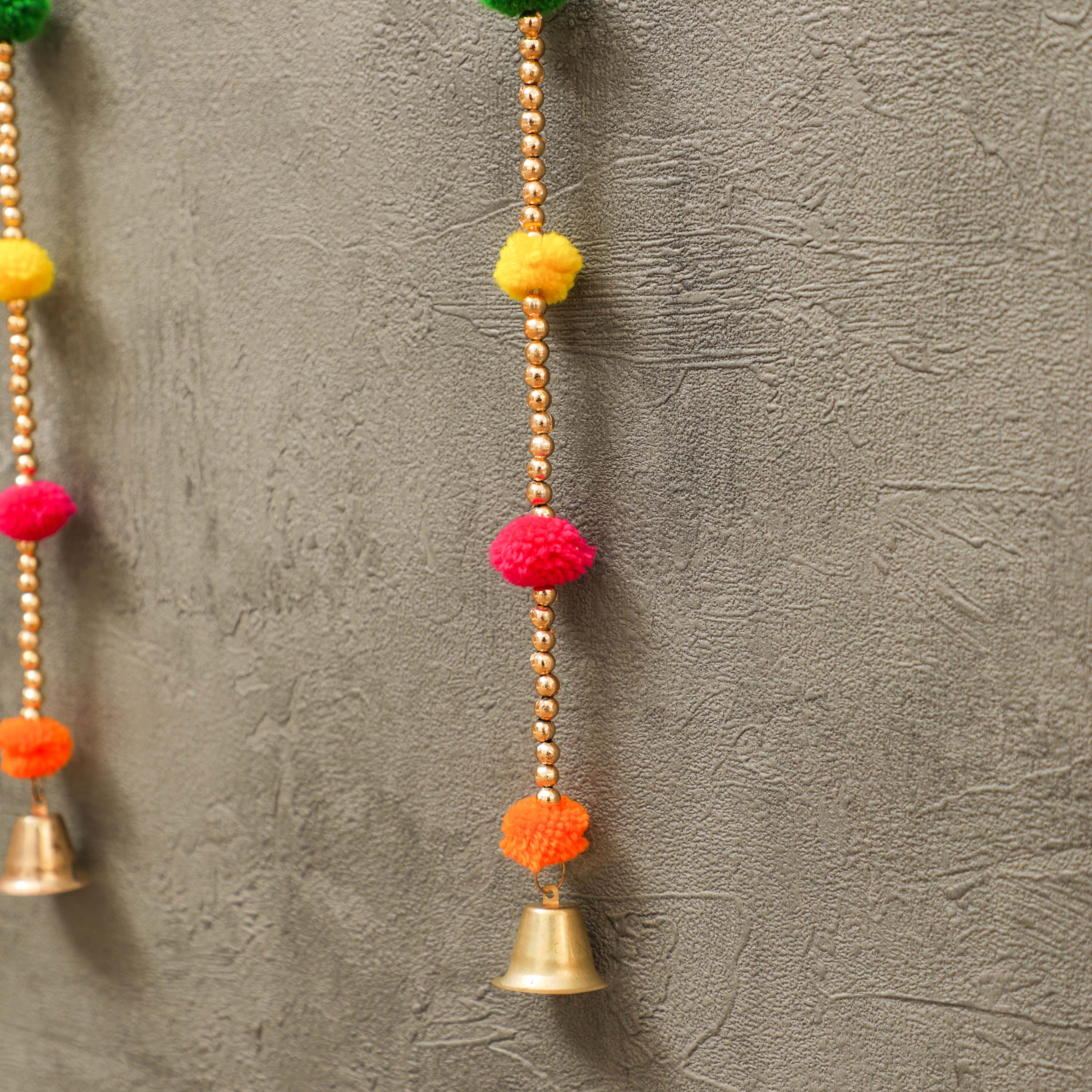 This garland is versatile and can be used in many different ways. It can be hung on walls, draped around furniture, or used as a decorative accent for parties, weddings, or other events.