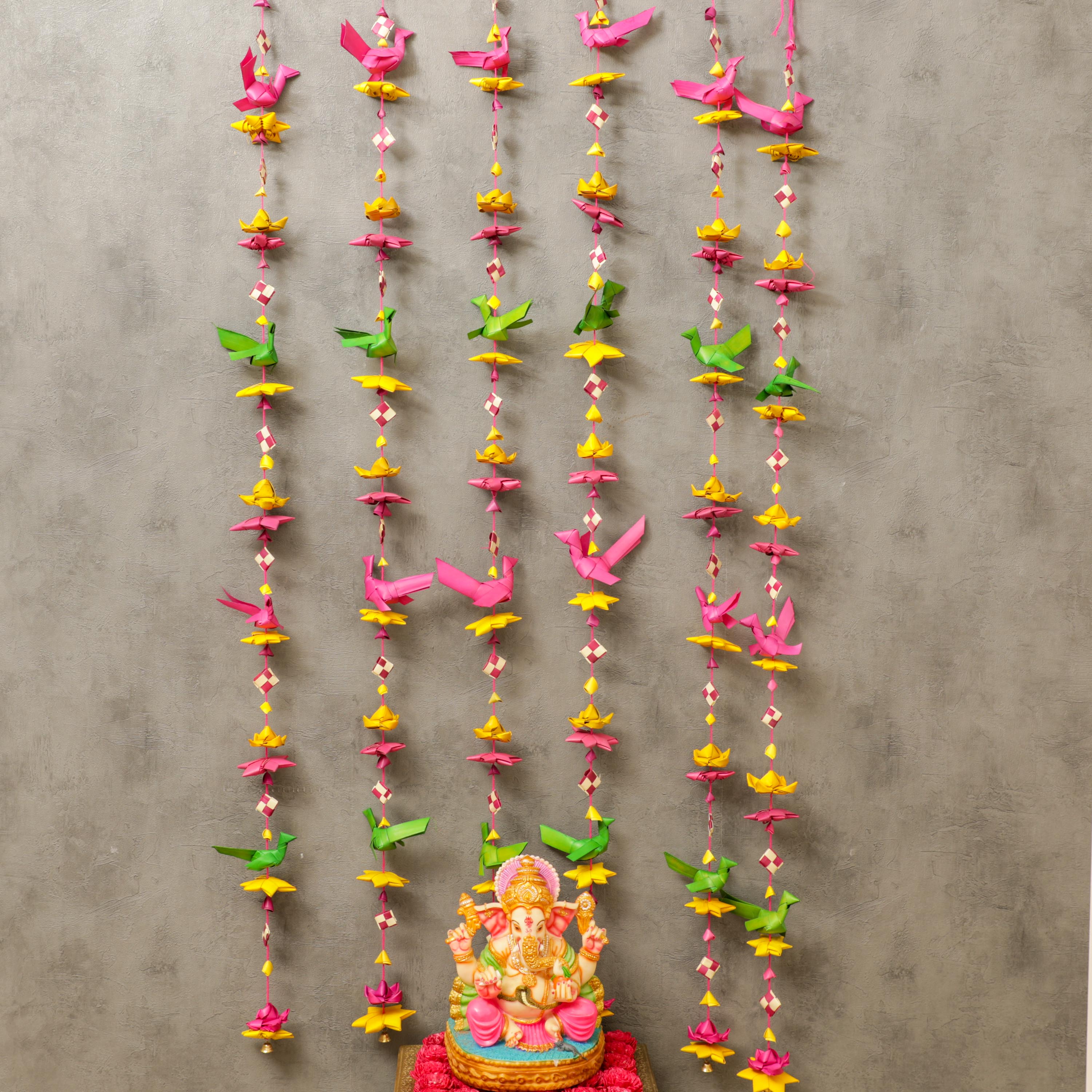 Add a touch of nature to your décor with these beautiful handmade Palm parrot Garlands.