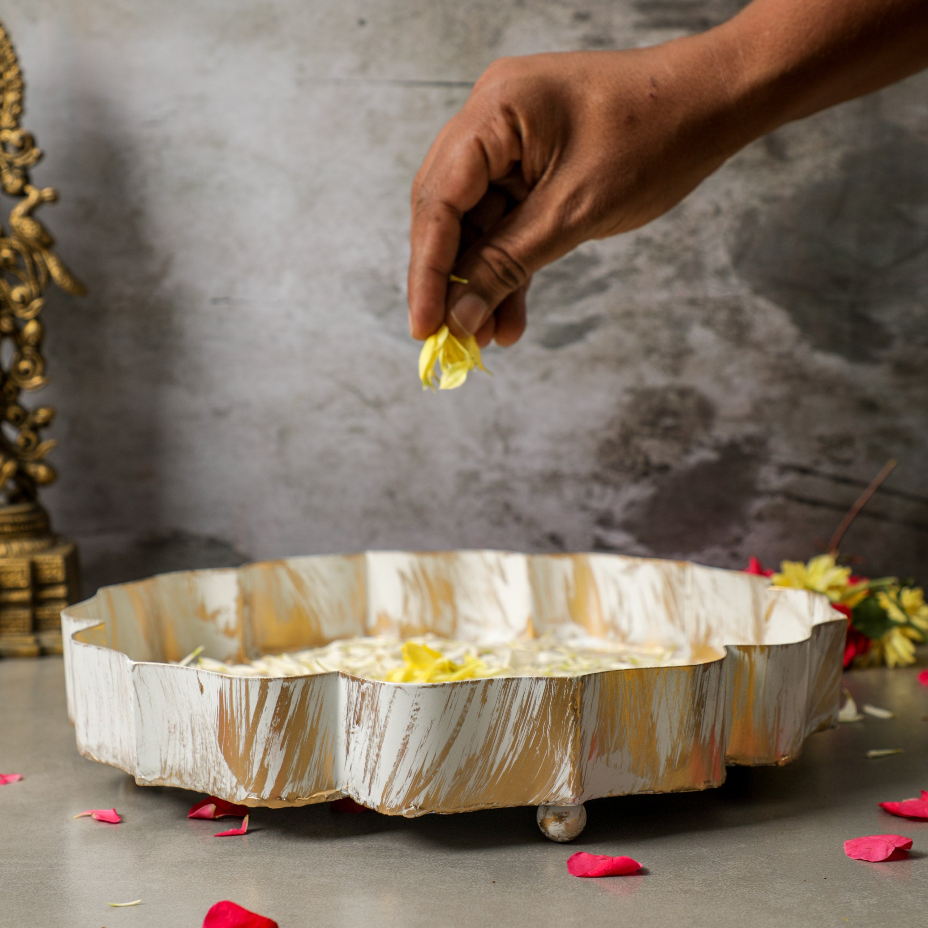 A rustic design center piece URLI