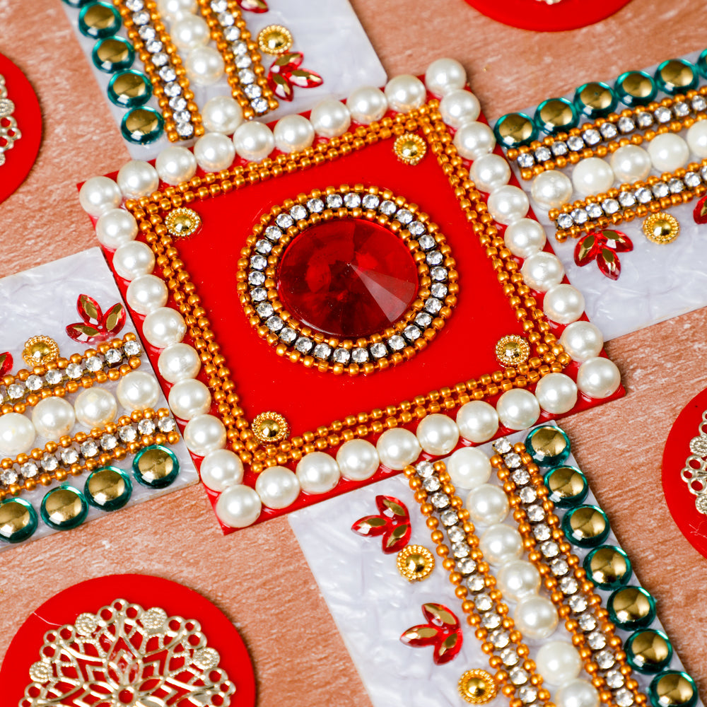 A centerpiece embellished with diamond-shaped studs and featuring pearls at the center.