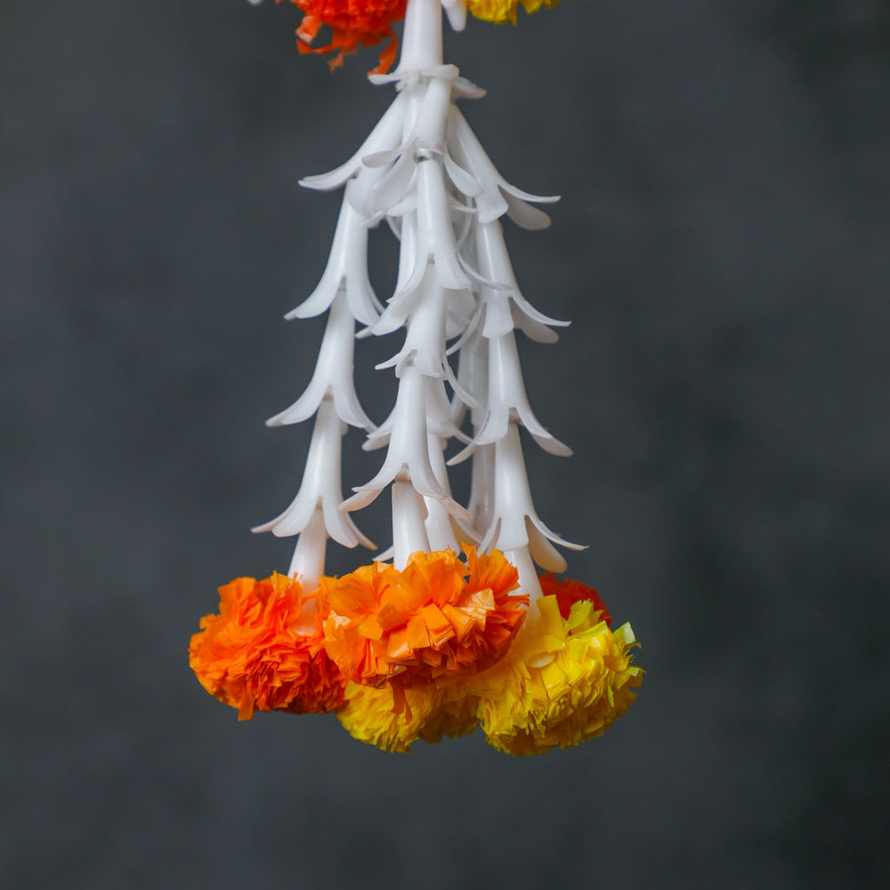 our exquisite ring parrot garland adorned with charming lily hangings