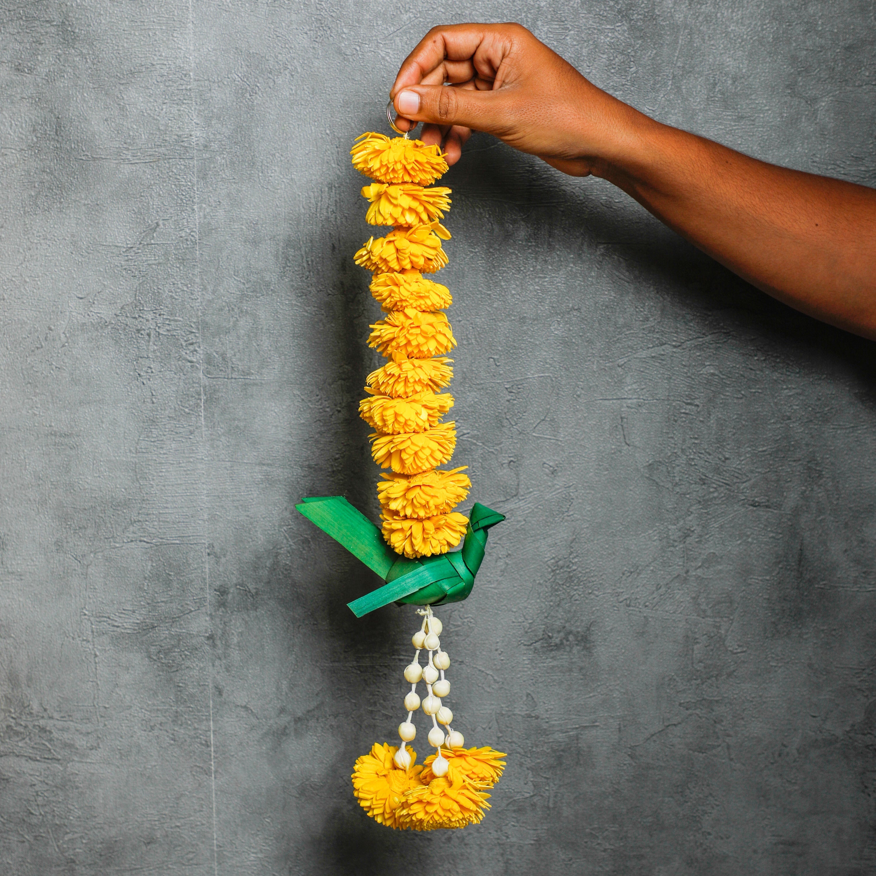 comes with ring at top for easy hanging