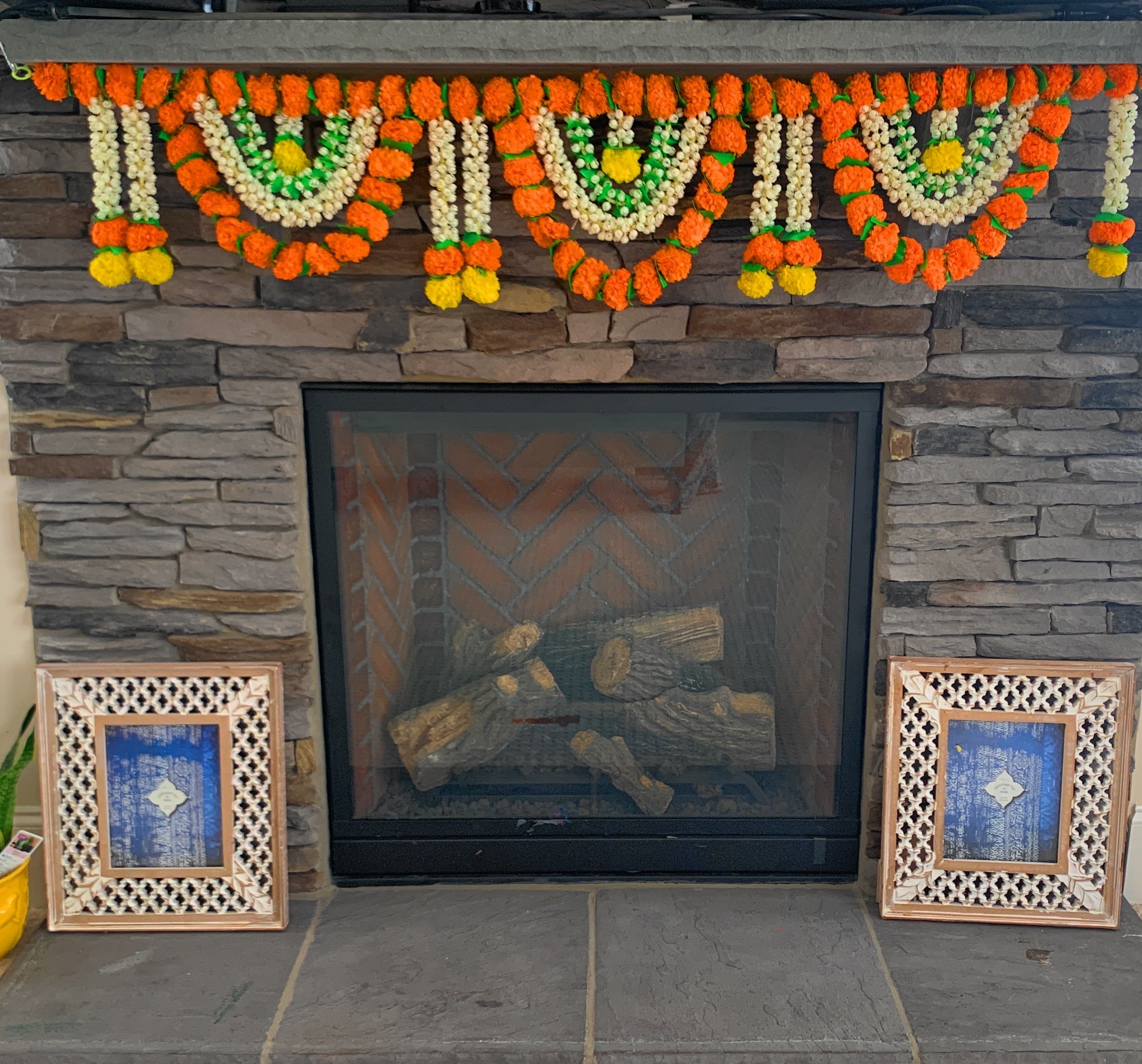 Decorative mantel floral toran